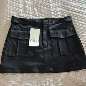 Mini Zara cargo skirt